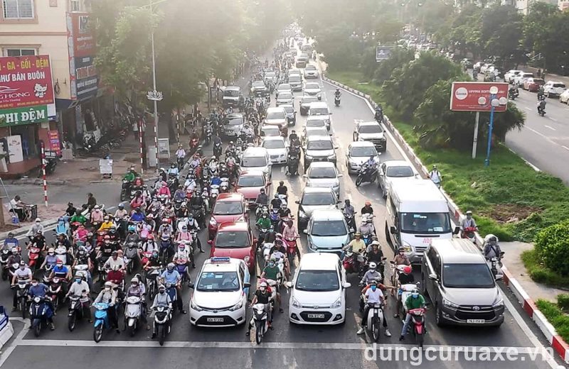 Cần tuân thủ đúng luật giao thông khi lái xe