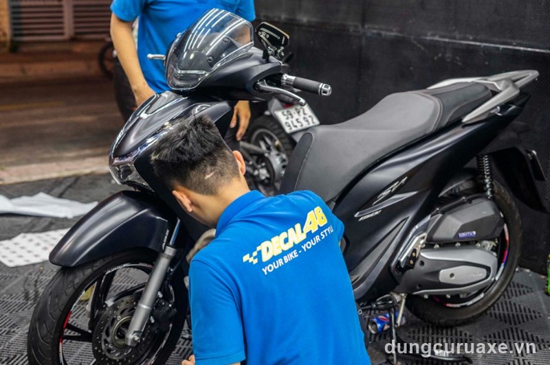 Có nên dán chống xước xe máy mới mua?