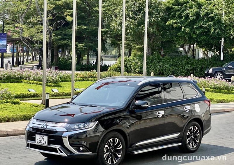 Mitsubishi Outlander 2020 có giá bán từ 825 - 950 triệu đồng cho 2 phiên bản