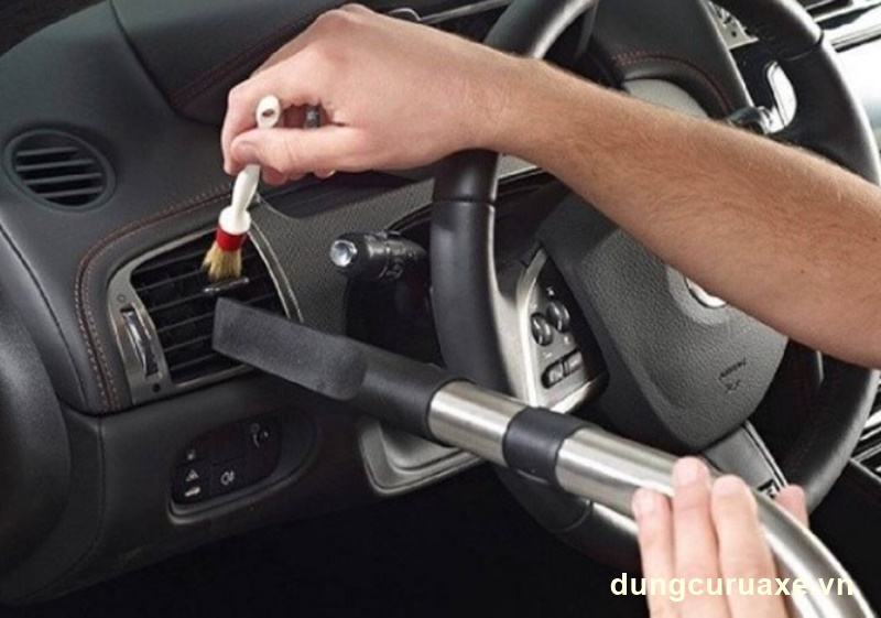 Cách vệ sinh lỗ thông gió điều hoà ô tô đơn giản, có thể làm tại nhà