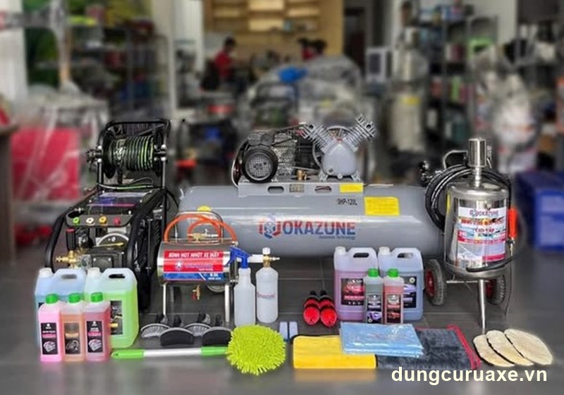 Cần chuẩn bị đầy đủ dụng cụ để thực hiện rửa xe không xả