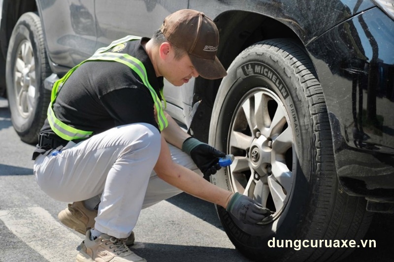 Hiểm hoạ từ việc sử dụng dung dịch đánh bóng lốp kém chất lượng 