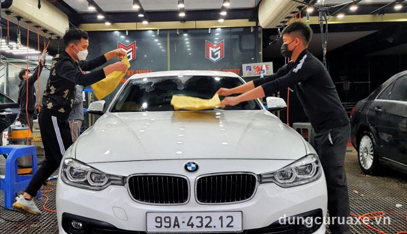 Đảm bảo xe khô ráo trước khi cắm sạc lại