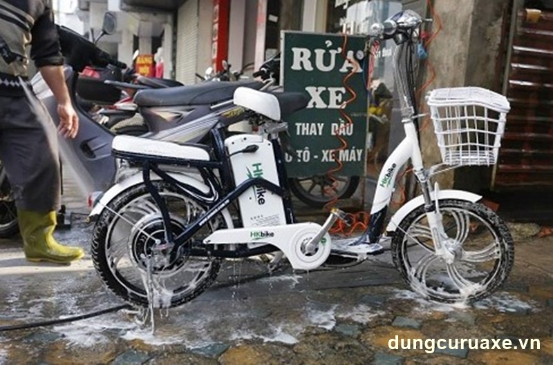 Tiến hành rửa xe theo quy trình