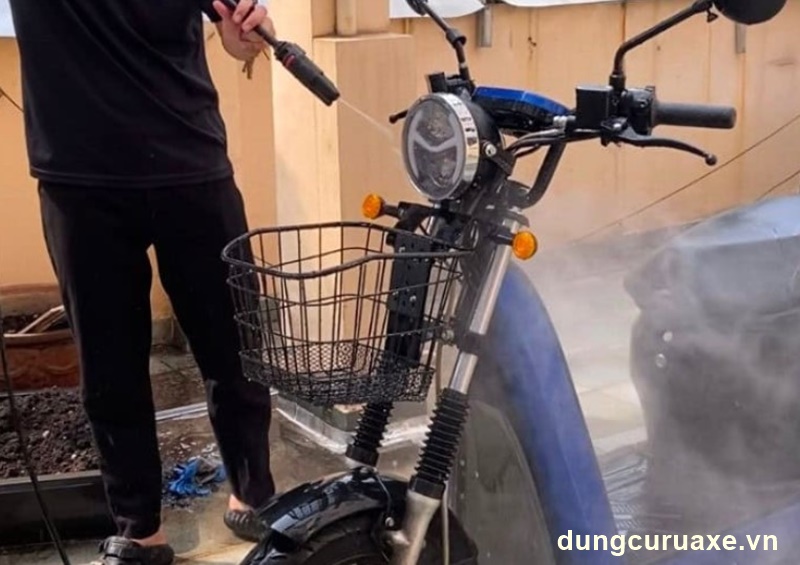 Thời gian rửa xe đạp điện phụ thuộc vào nhiều yếu tố