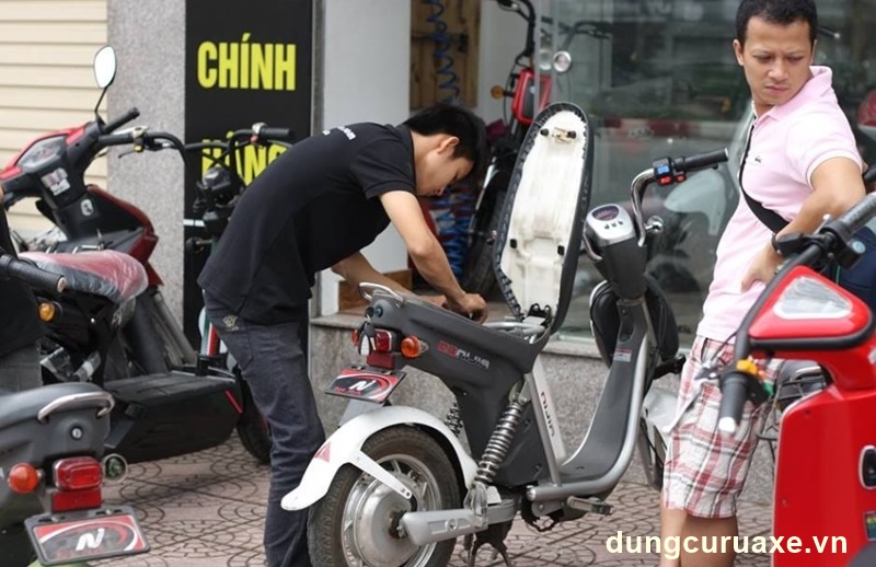 Lau khô và kiểm tra sau khi rửa