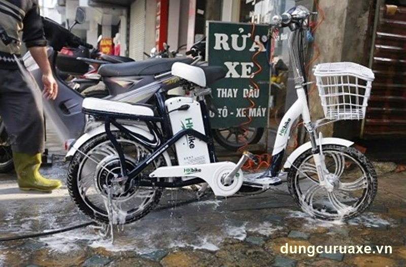 Quy trình rửa xe điện cần chú ý để đảm bảo an toàn 