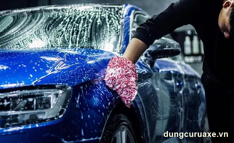 Đối với ô tô điện, chi phí cao hơn do kích thước xe và yêu cầu chăm sóc kỹ lưỡng hơn