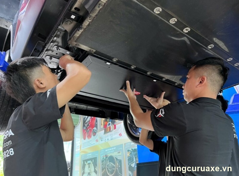 Kiểm tra xe sau khi đi mưa về 