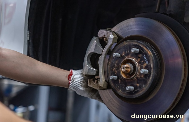 Quảng đường phanh sẽ dài hơn bình thường 