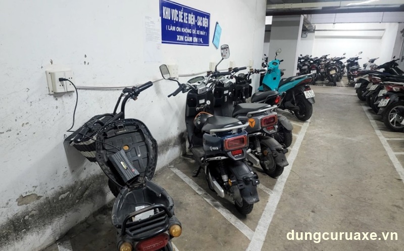 Chọn vị trí sạc an toàn và khô ráo 