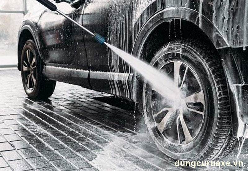 Thị trường có rất nhiều loại dung dịch vệ sinh xe 
