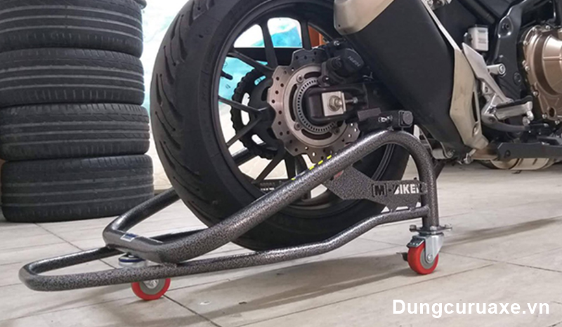 Ben nâng bánh sau xe máy có nhiều công dụng hữu ích