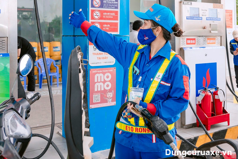 Việc bơm nhầm xăng E10 vào xe chạy A92 hoặc A95 là tình huống không hiếm gặp
