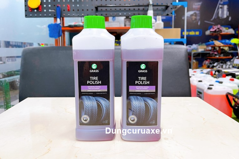 Dưỡng lốp bằng dung dịch bóng lốp chuyên dụng