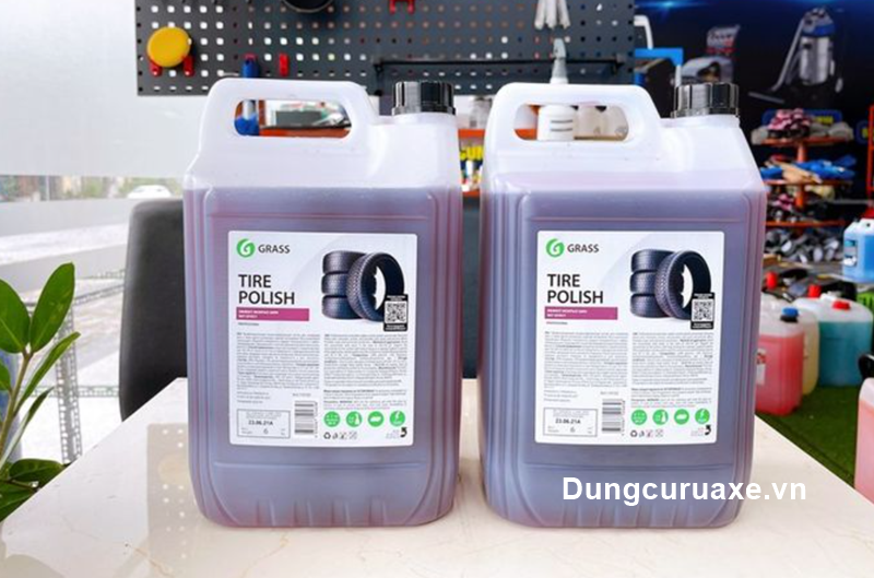 Đừng quên vệ sinh và làm bóng lốp bằng dung dịch chuyên dụng