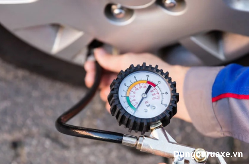 Kiểm tra áp suất lốp định kỳ