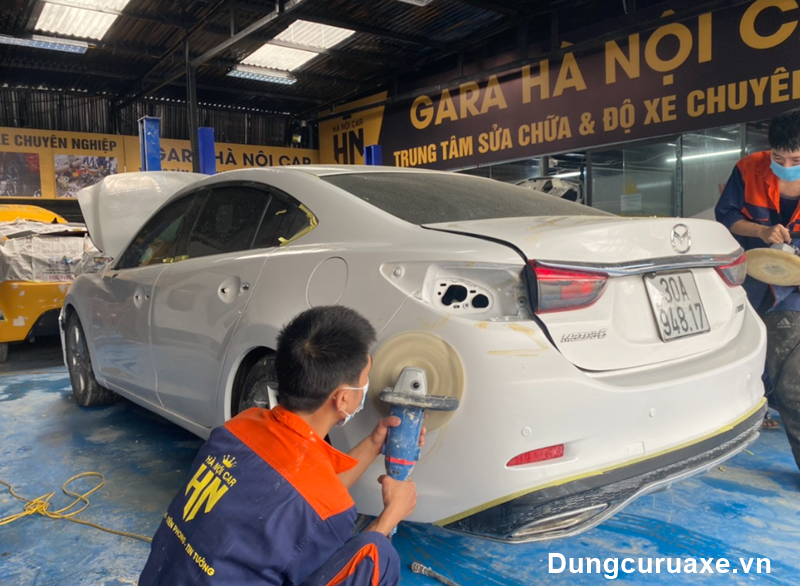 Đem đến gara hoặc thợ sơn chuyên nghiệp 