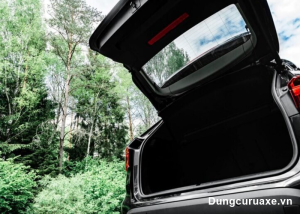 Nguyên nhân nước vào cốp xe ô tô và cách xử lý