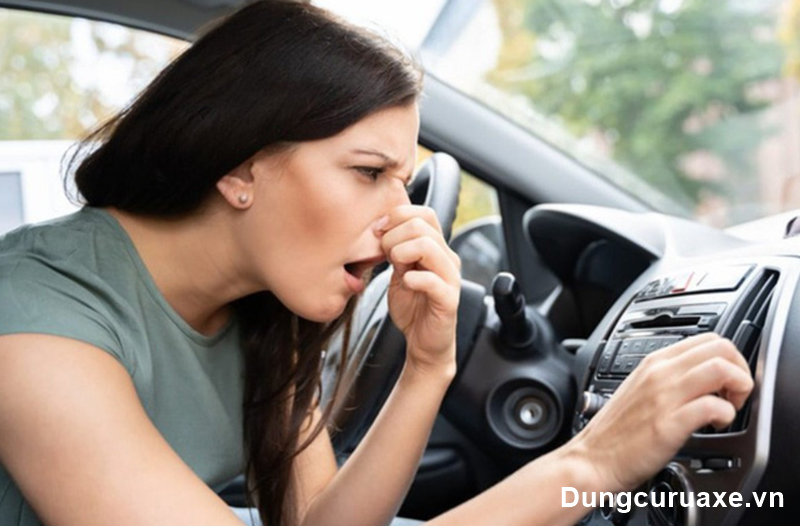 Ô tô sạch sẽ mà điều hoà vẫn có mùi hôi: Nguyên nhân và cách xử lý 