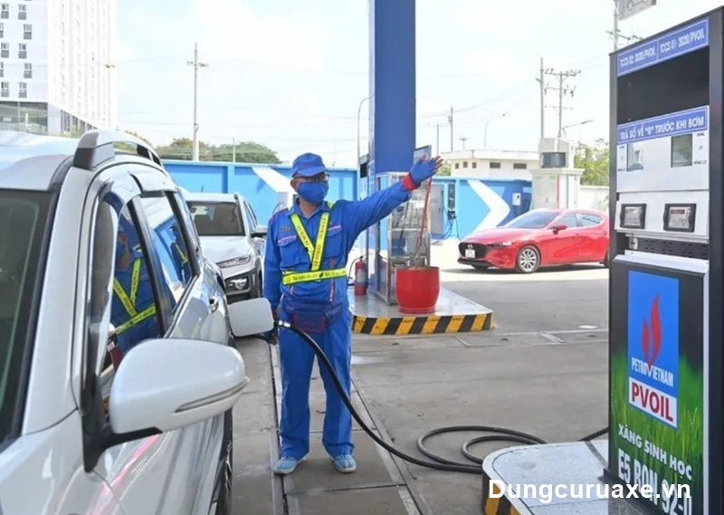 Bạn cần nắm rõ cách khắc phục và phòng tránh rủi ro khi đổ xăng E10 để lâu không chạy