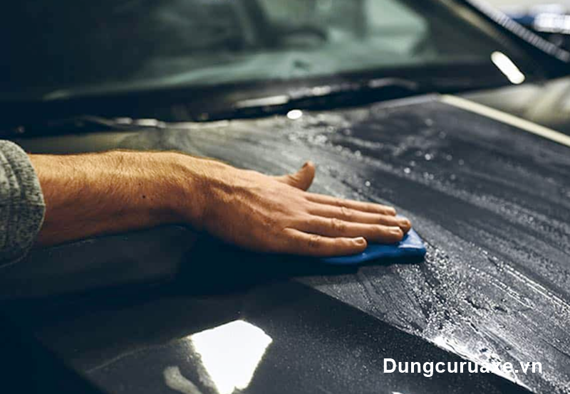 Dùng đất sét tẩy bụi sơn chuyên dụng 