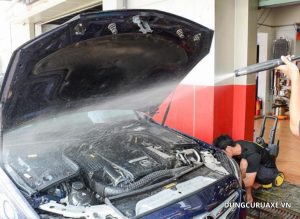 Vì Sao Không Nên Rửa Khoang Máy Ô Tô Bằng Nước Áp Lực Cao?