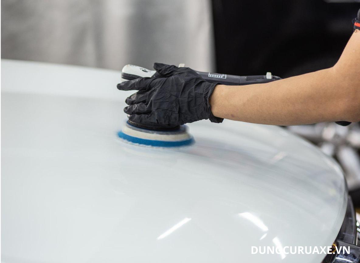 Đánh bóng để loại bỏ vết xước nhẹ