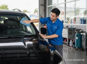 Bảo Dưỡng Kính Lái Ô Tô: Vệ Sinh Đúng Cách Giúp Kính Luôn Sáng Sạch