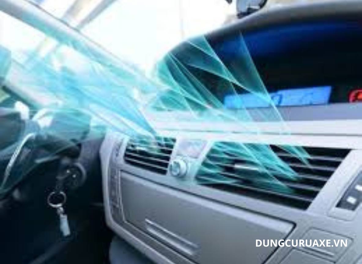 Thường xuyên vệ sinh điều hoà ô tô để không khí trong xe luôn trong lành