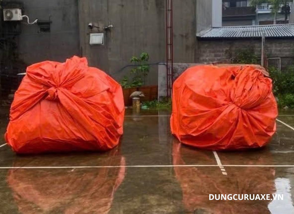 Trùm bạt xe ô tô chống ngập tại nhà
