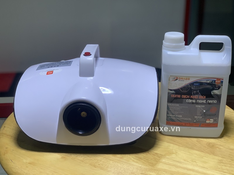 Sử dụng máy diêt khuẩn tất cả các mùi hôi, vi khuẩn trên xe ô tô sau khi ngập nước