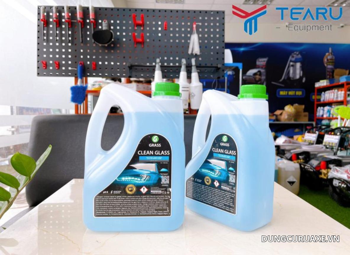 Nước rửa kính Grass Clean Glass được nhập khẩu từ Nga luôn được tin dùng để lau kính xe ô tô