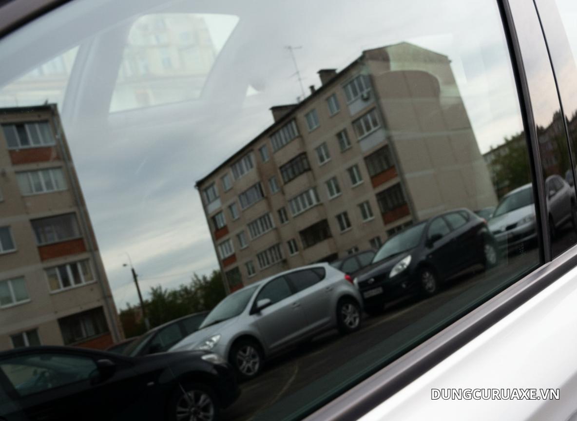 Kiểm tra kính sau 1–2 ngày, tránh bám bụi lên lớp keo chưa khô hoàn toàn