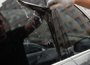 Cách Gỡ Phim Cách Nhiệt Tại Nhà Không Bị Sót Keo, Nhanh Chóng Hiệu Quả