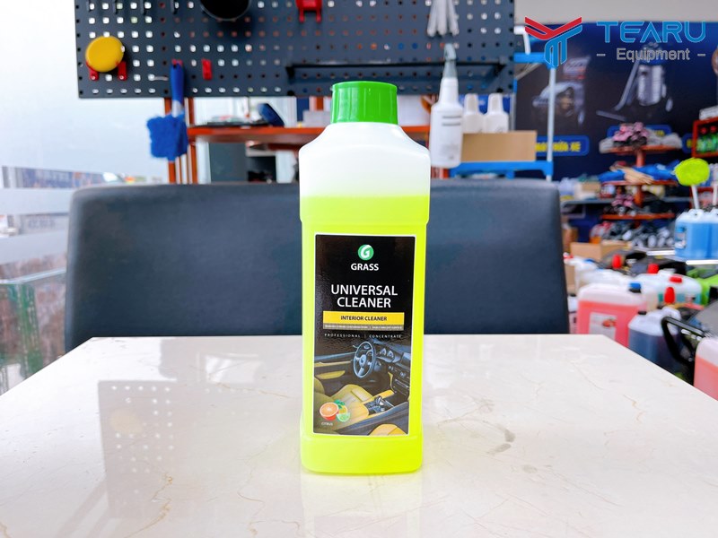 Sử dụng dung dịch vệ sinh nội thất universal cleaner để vệ sinh ghế nỉ xe ô tô tại nhà
