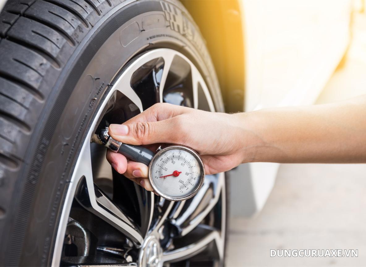 KIểm tra áp suất lốp sau các chuyến đi dài dịp tết là hạng mục không thể thiếu