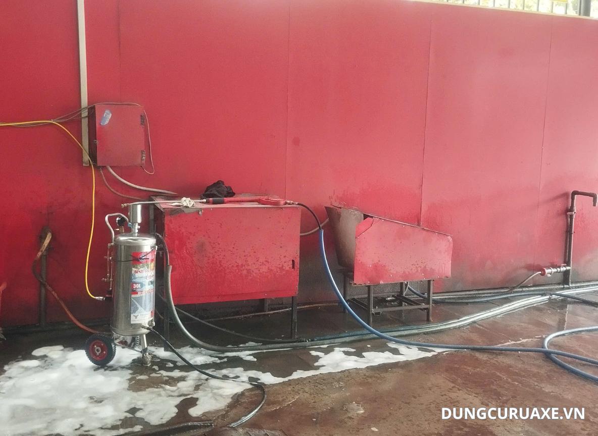 Sử dụng bình phun bọt tuyết inox để dùng tiết kiệm và tiện lợi hơn