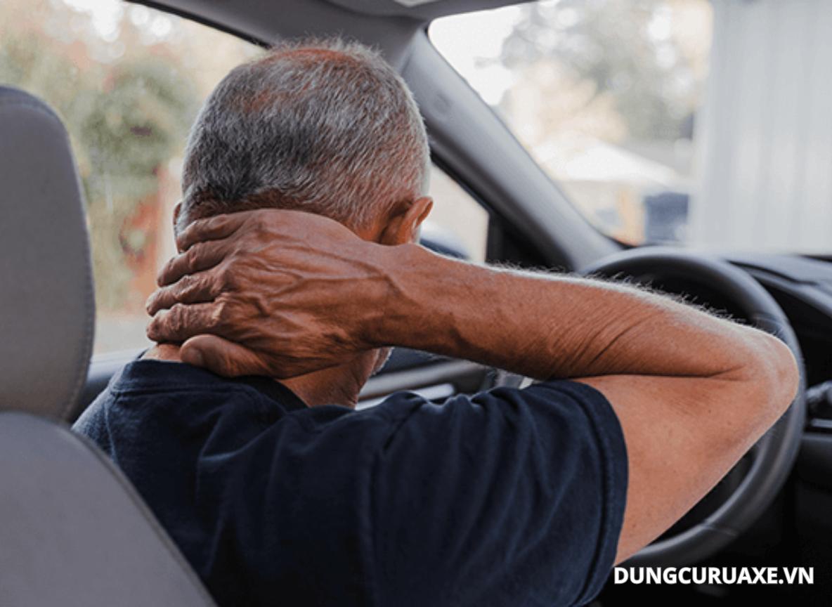 Ghế tựa đầu trên xe ô tô giúp tình trạng đỡ đau mõi cổ và vai khi lái xe