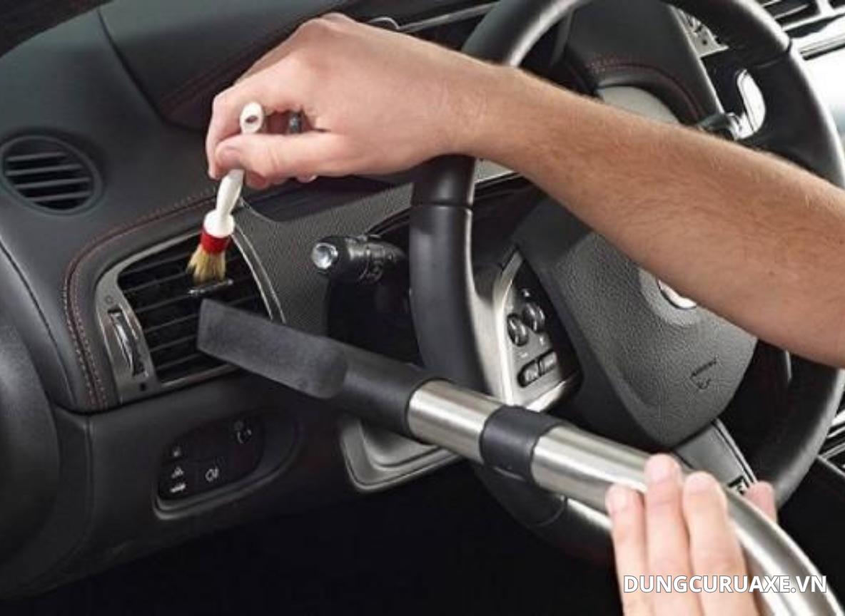 Trước khi vệ sinh cần chuẩn bị đầy đủ dụng cụ và dung dịch chuyên dụng