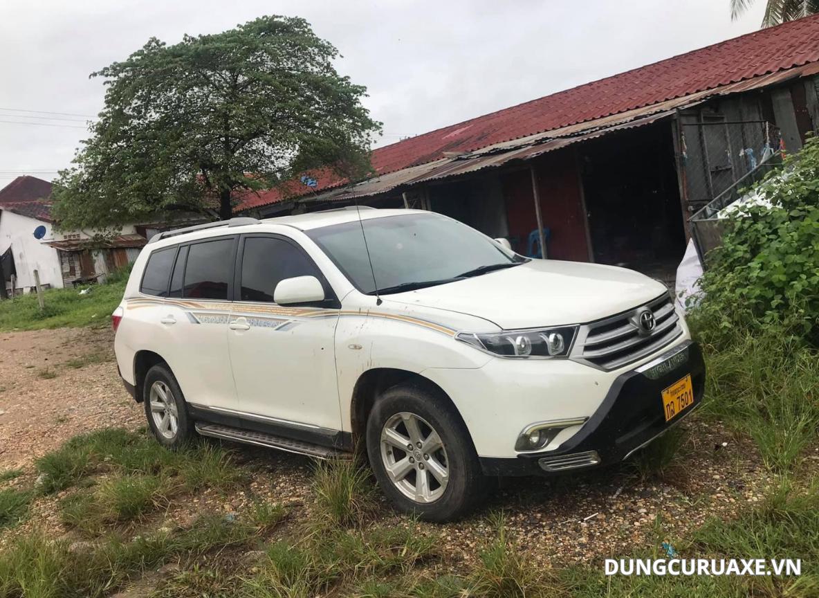 Xe từ Lào chỉ được di chuyển trong Việt Nam trong thời gian ngắn và khó khăn trong việc đăng kiểm