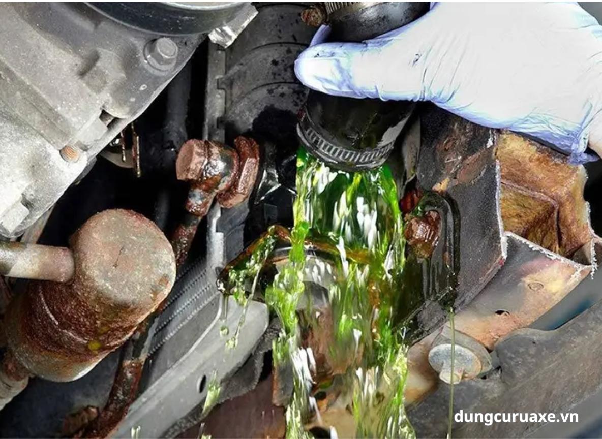 Rò rỉ ở két nước làm mát là một trong những nguyên nhân hàng đầu