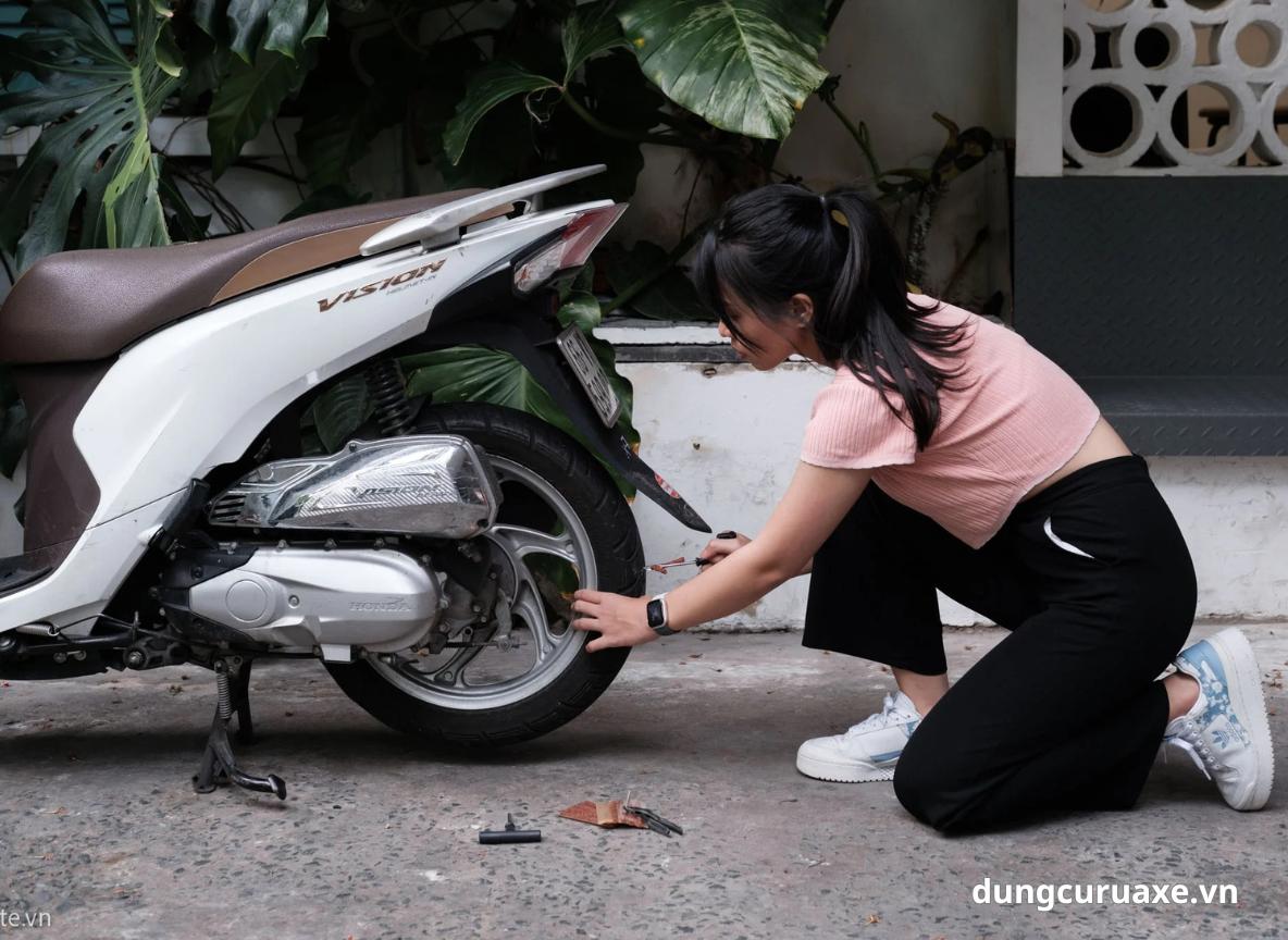 Review Vít Cao Su Vá Lốp Không Săm: Giải Pháp Vá Lốp Khẩn Cấp Hiệu Quả