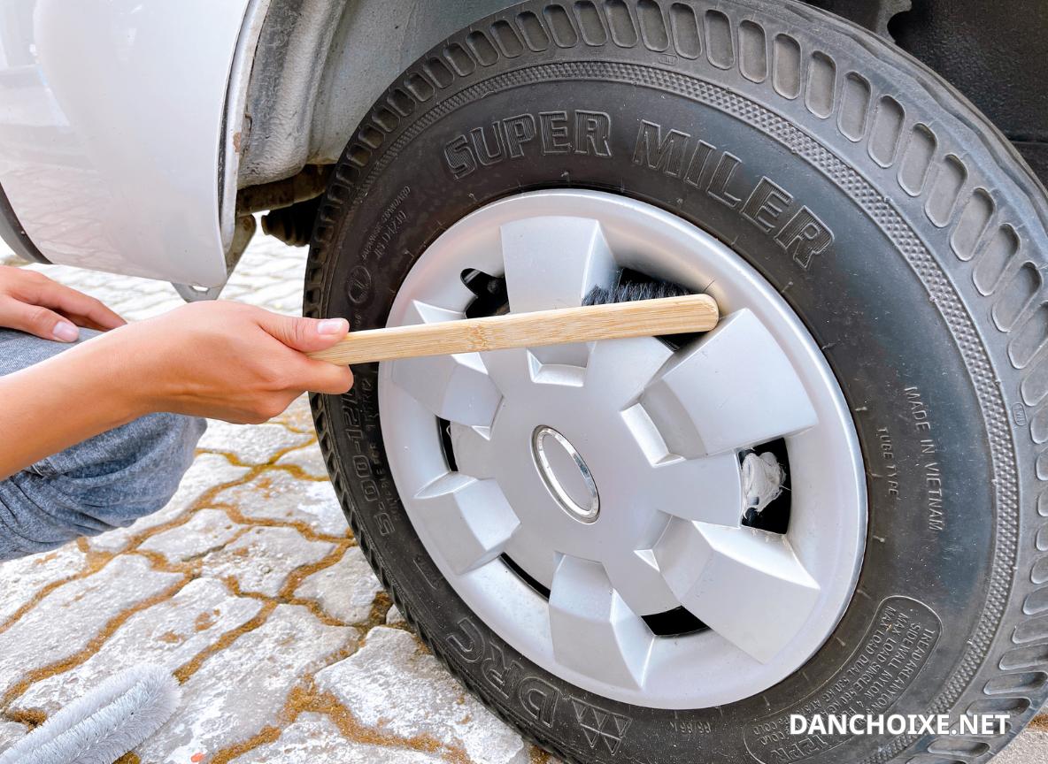 Những Lợi Ích Khi Trang Bị Bàn Chải Vệ Sinh Xe Đa Năng Tại Nhà